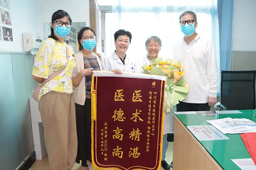 六十余载医路深耕，杨延林教授斩获“十大医学泰斗”，用仁心护佑女性健康