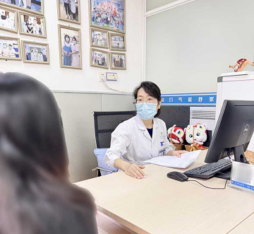 成都助孕保胎专家金凤平：用专业与人文关怀为复流患者点燃希望